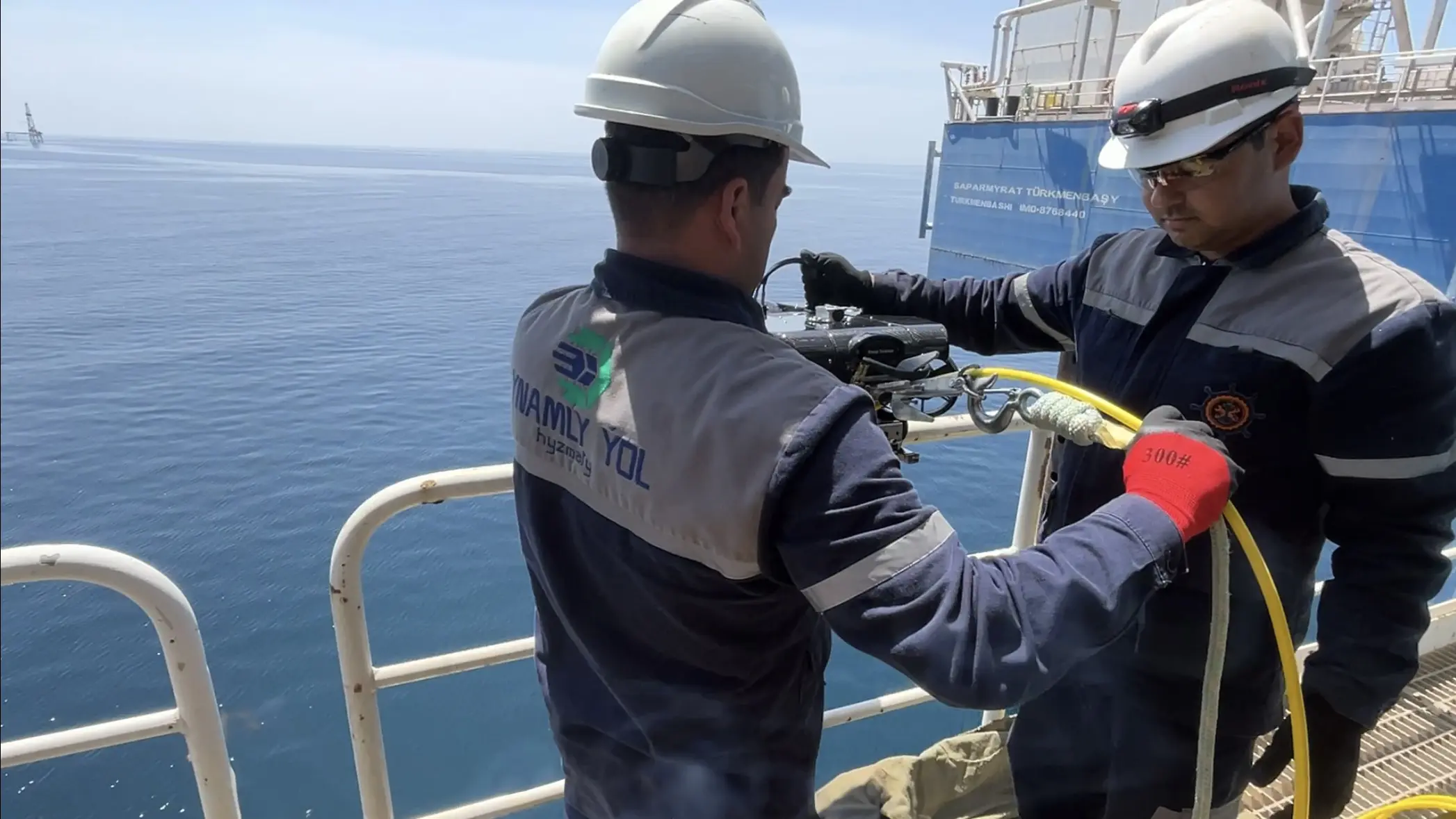 underwater rov. deep trekker retrieval kit. submersible robot. offshore inspection. ndt inspection.